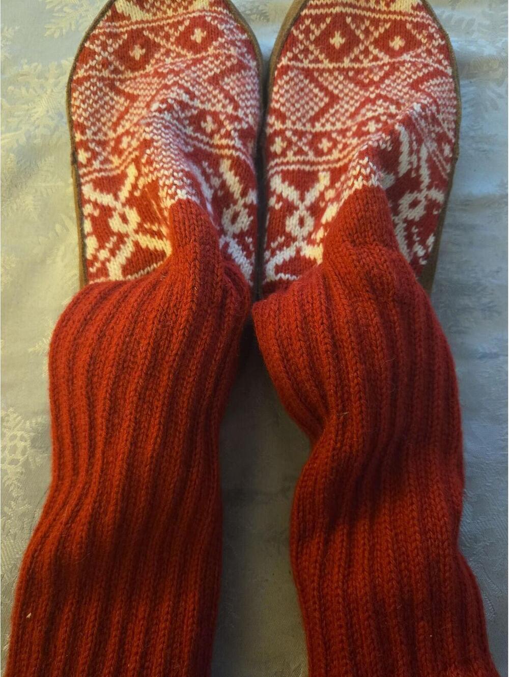 L.L. Bean Suede Slipper Socks Red Fair Isle Pattern Size W 9-10 - Picture 4 of 5